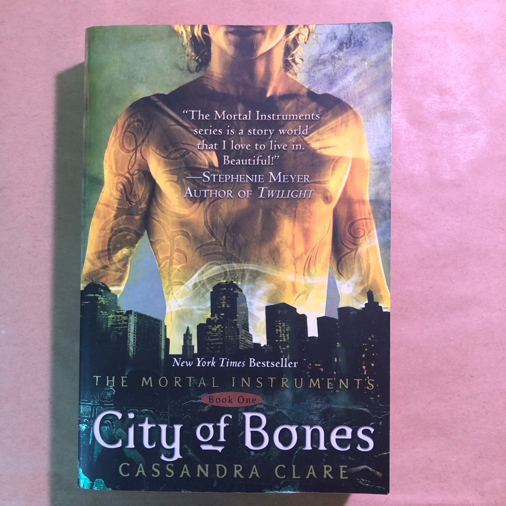 🍑 3 / 20$ 🍑 City of Bones - Picture 2 of 4
